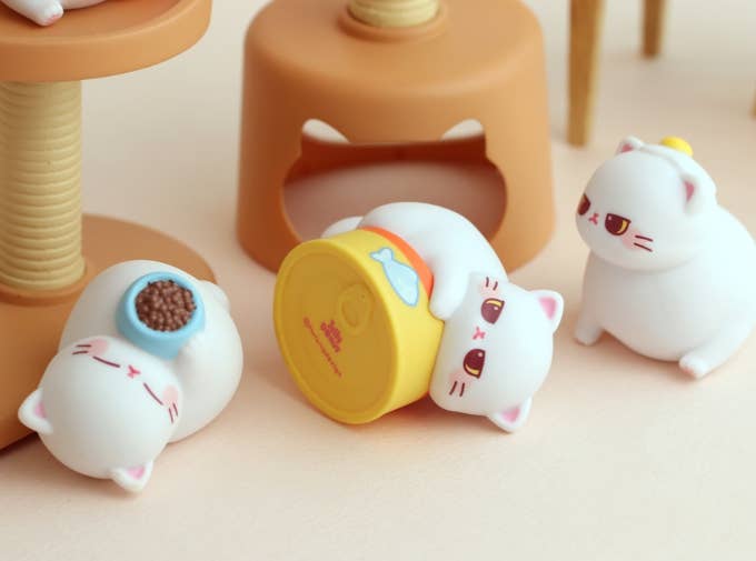 Hello Mr. Nabi Cat Collectable Random Figure Ver.3